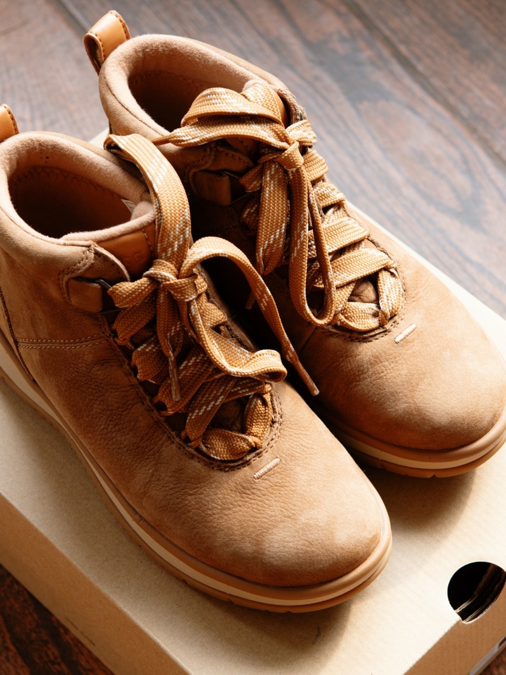 UGG Lakesider Ankle Boots – Chestnut/Tan – Style 1121015 – Like New – With Box